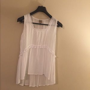 Vintage looking beautiful tank!